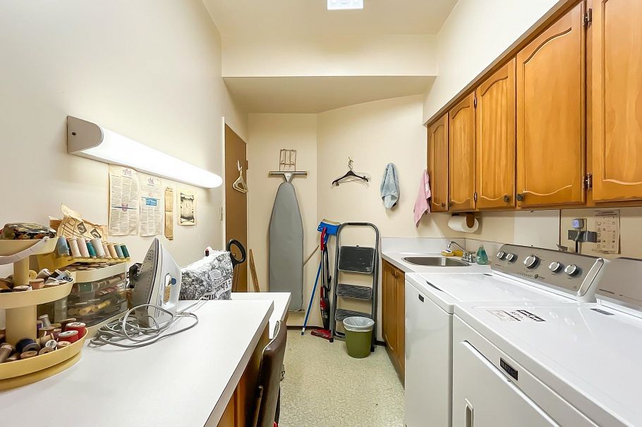 4680 W 15th Avenue Vancouver, BC - 40