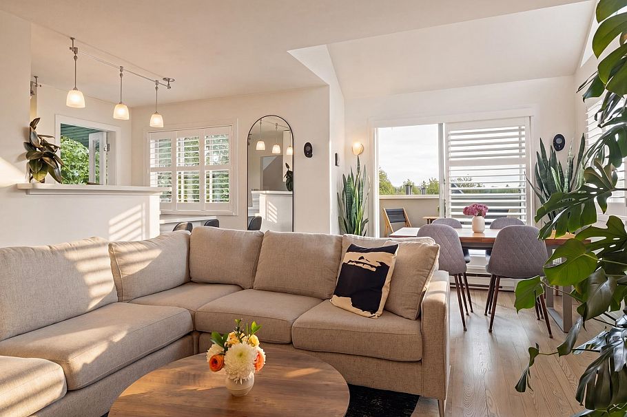 2558 W 4th Avenue Vancouver, BC - 3