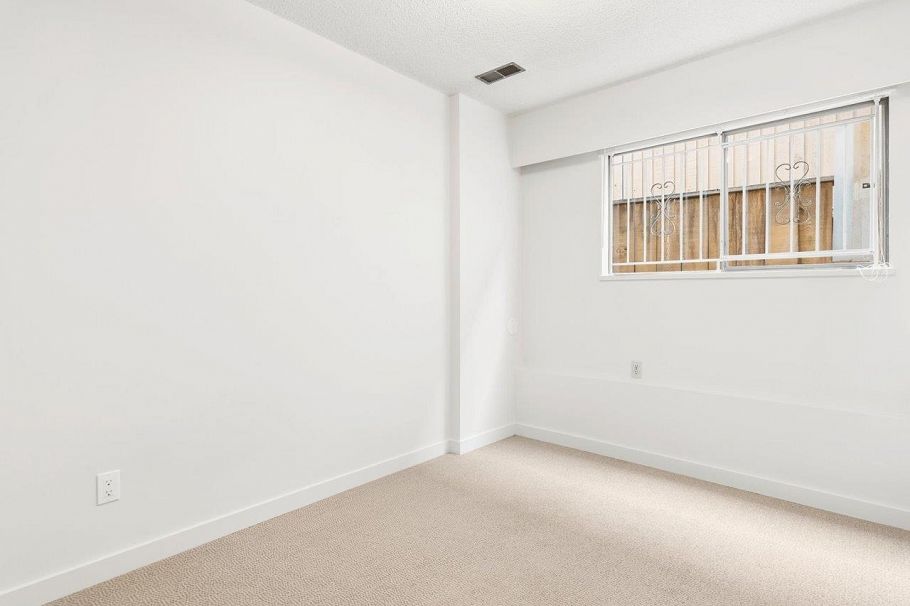 7611 Oak Street Vancouver, BC - 30