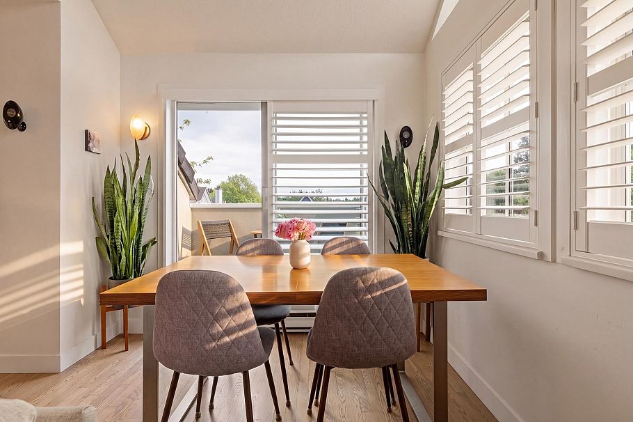 2558 W 4th Avenue Vancouver, BC - 4