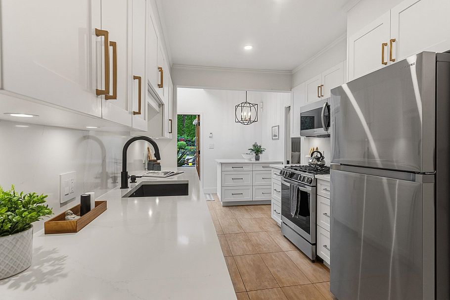 4467 St. George Street Vancouver, BC - 10