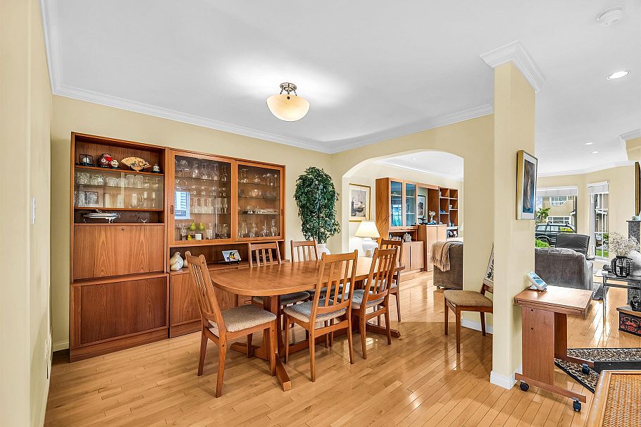 332 E 12th Street North Vancouver, BC - 11
