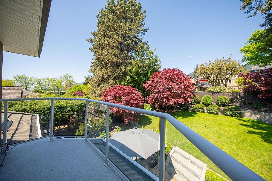 228 W Kings Road North Vancouver, BC - 28