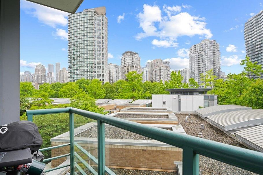 502 1033 Marinaside Crescent Vancouver, BC - 16