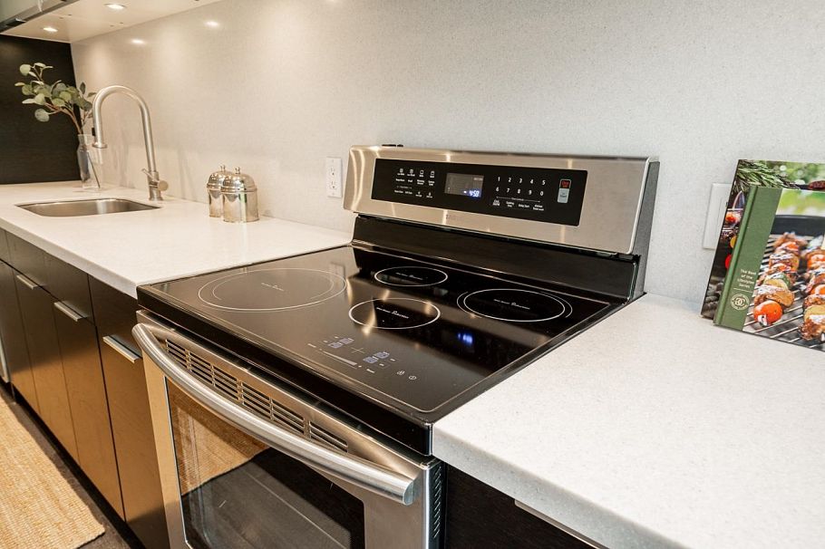 697 Moberly Road Vancouver, BC - 4