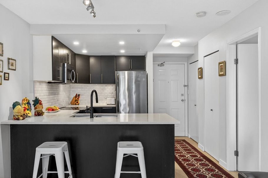 1005 811 Helmcken Street Vancouver, BC - 2