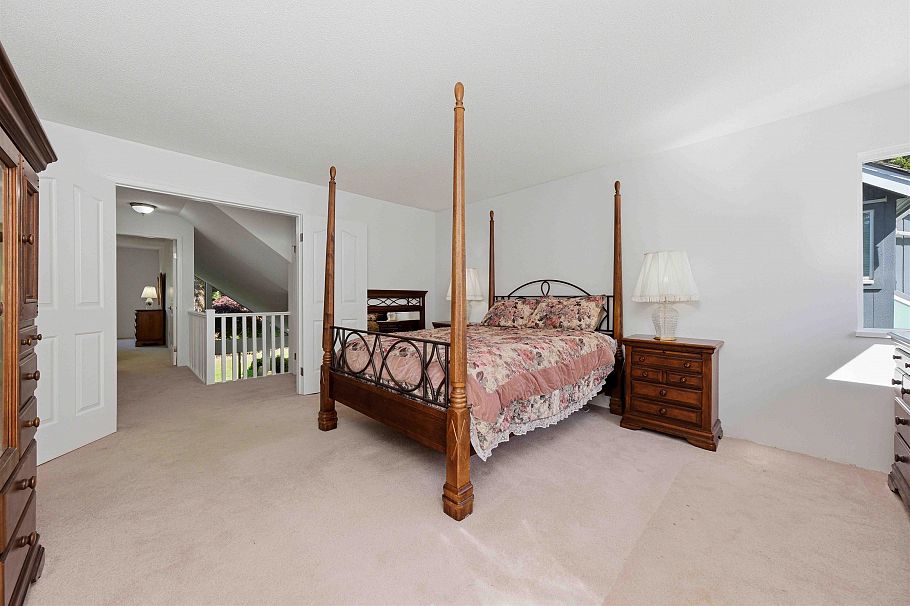 5 1925 Indian River Crescent North Vancouver, BC - 14