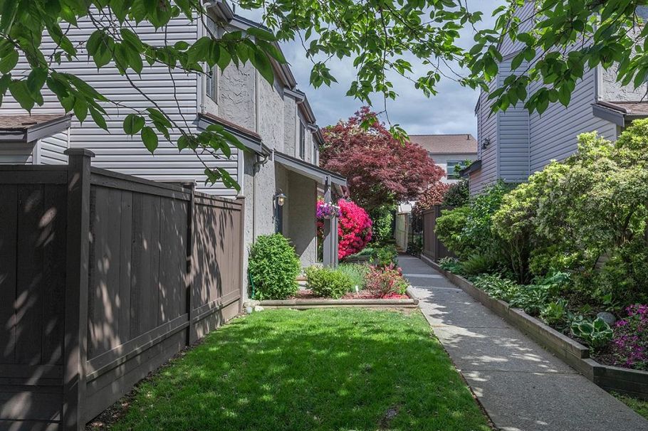 21 230 W 14th Street North Vancouver, BC - 1