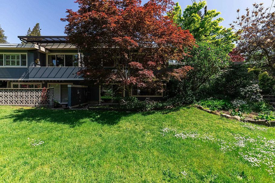 3665 Edgemont Boulevard North Vancouver, BC - 1