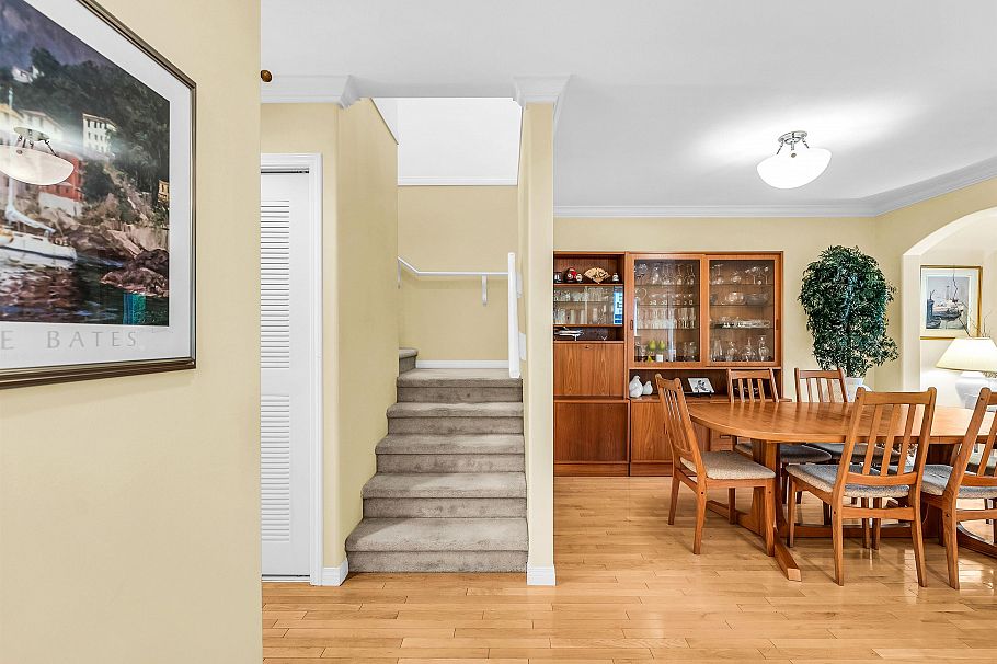 332 E 12th Street North Vancouver, BC - 12