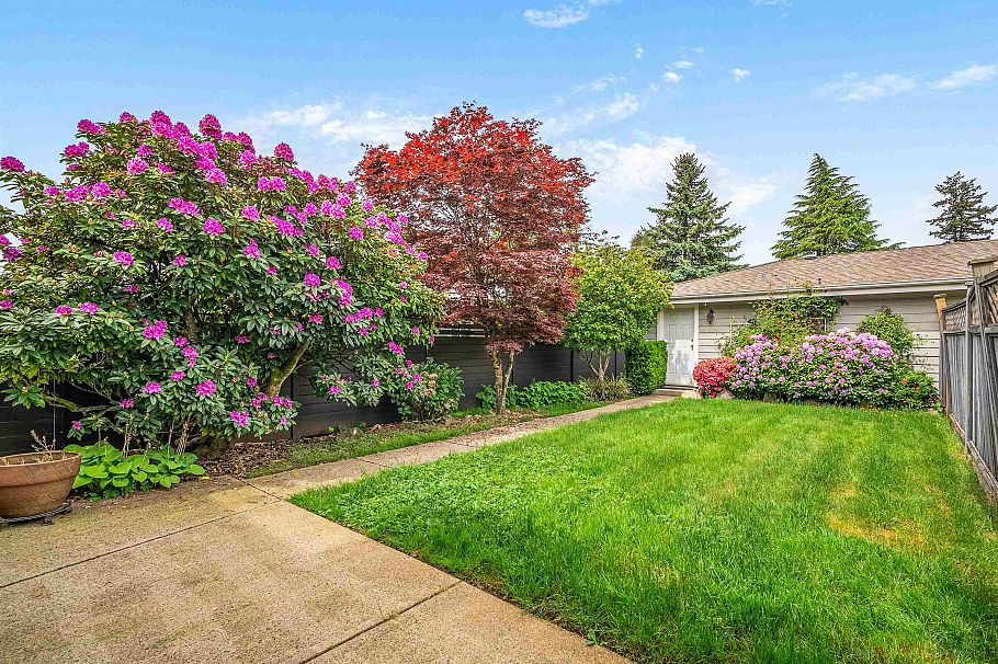 332 E 12th Street North Vancouver, BC - 36