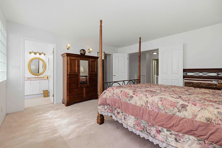 5 1925 Indian River Crescent North Vancouver, BC - 16