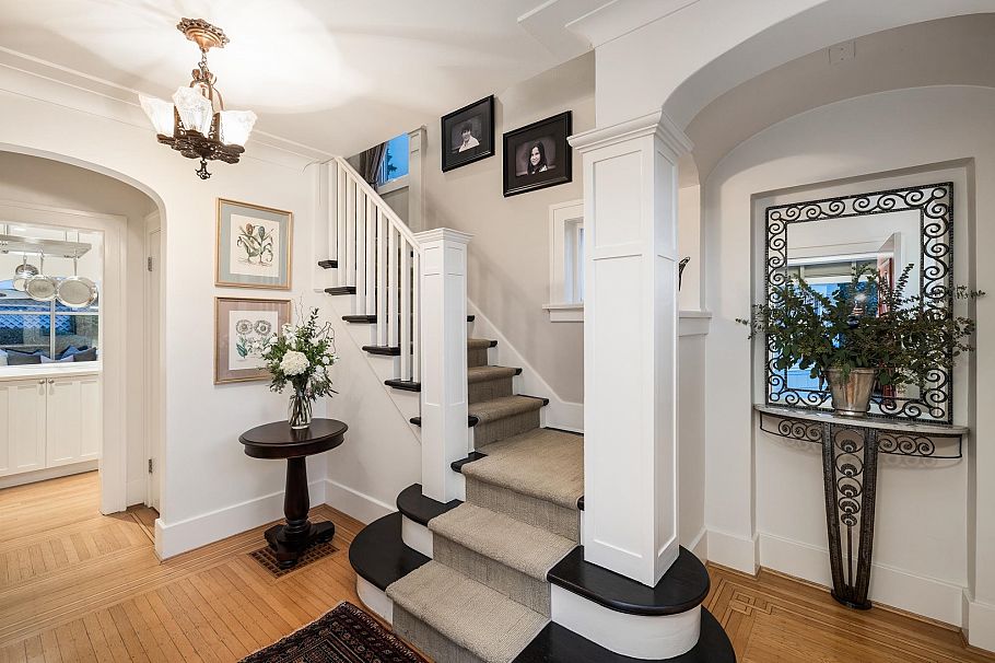 402 Brand Street North Vancouver, BC - 9