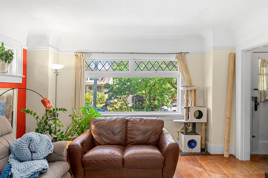 3218 W 6th Avenue Vancouver, BC - 4