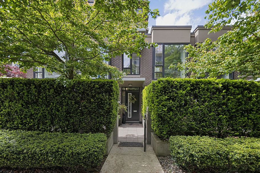 153 W 2nd Street North Vancouver, BC - 33