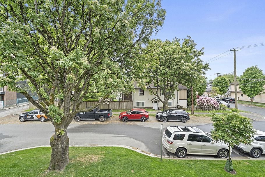 205 2550 Garden Drive Vancouver, BC - 17