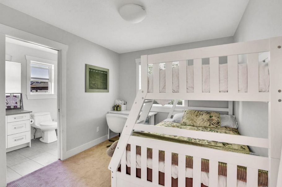738 E 13th Street North Vancouver, BC - 19