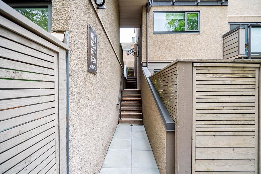 697 Moberly Road Vancouver, BC - 31