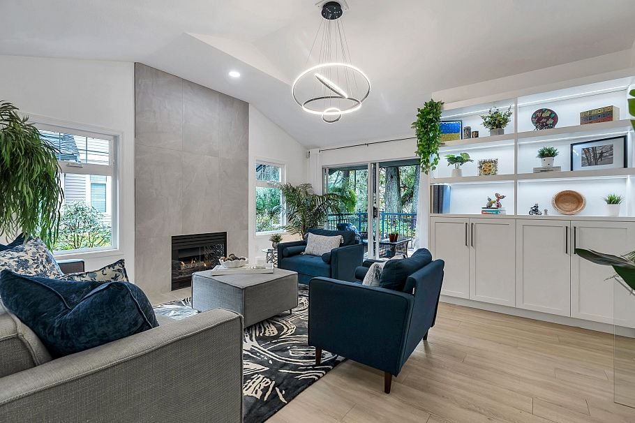 1102 Strathaven Drive North Vancouver, BC - 2