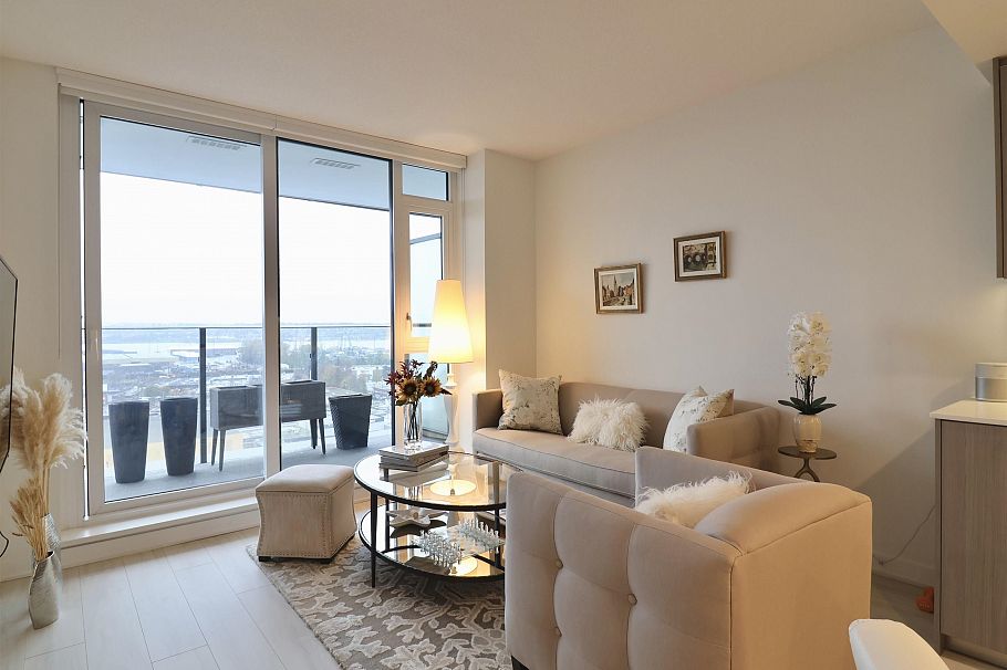 1604 1401 Hunter Street North Vancouver, BC - 3