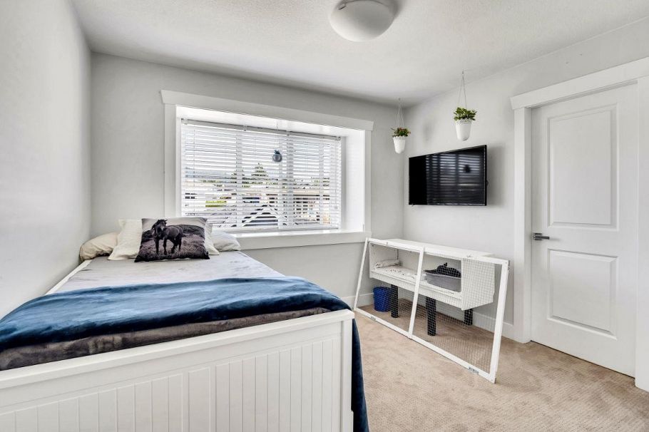738 E 13th Street North Vancouver, BC - 16