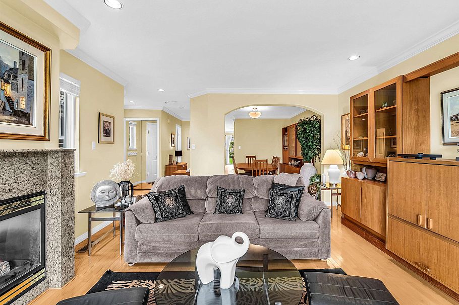 332 E 12th Street North Vancouver, BC - 7