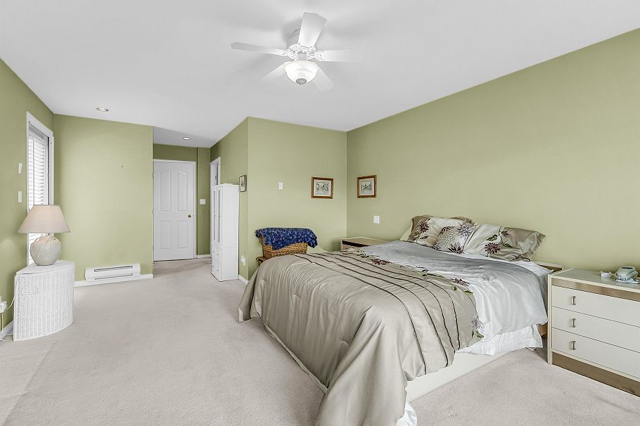 332 E 12th Street North Vancouver, BC - 30