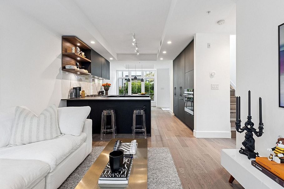 134 2070 Curling Road North Vancouver, BC - 1