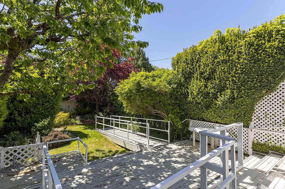 4518 W 12th Avenue Vancouver, BC - 15
