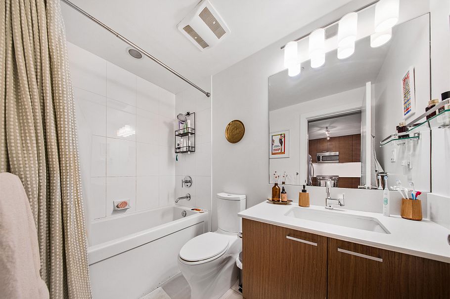 205 1330 Marine Drive North Vancouver, BC - 9
