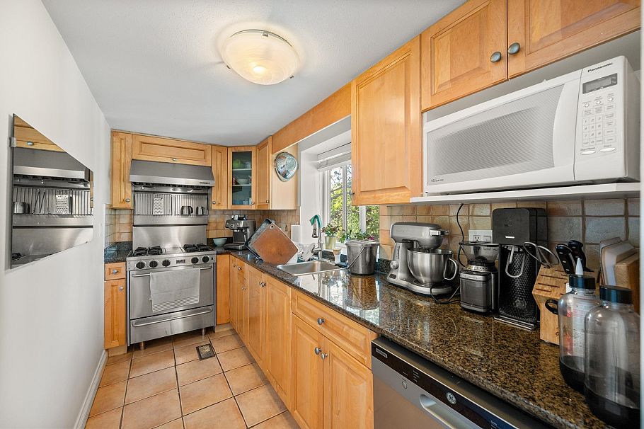 2323 W 23rd Avenue Vancouver, BC - 10