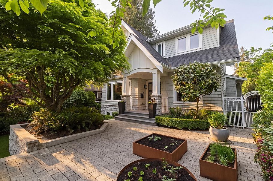 4021 W 34th Avenue Vancouver, BC - 1
