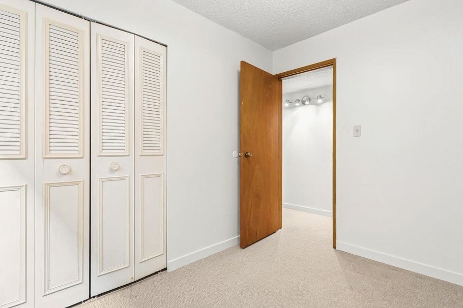 7611 Oak Street Vancouver, BC - 31
