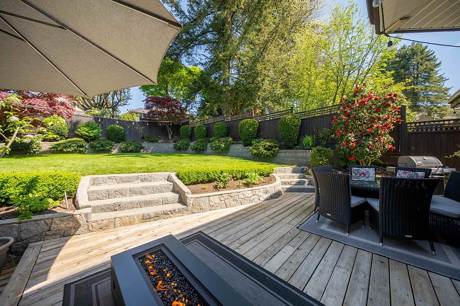 228 W Kings Road North Vancouver, BC - 38