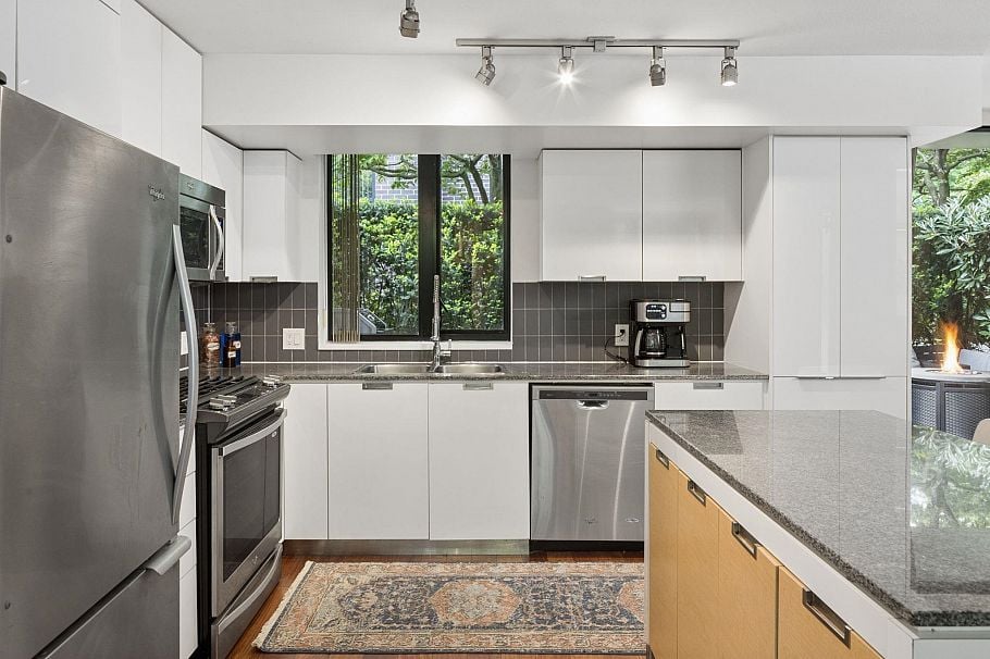 153 W 2nd Street North Vancouver, BC - 15
