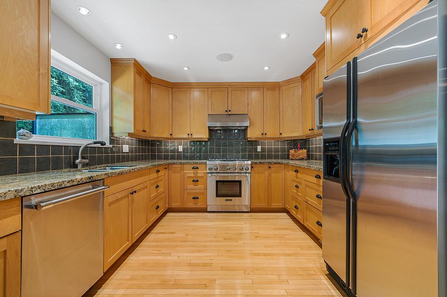 1690 Cascade Court North Vancouver, BC - 18