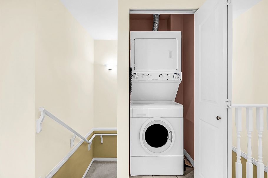 332 E 12th Street North Vancouver, BC - 32