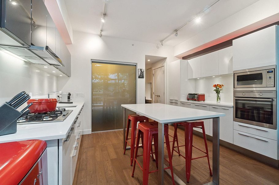 225 108 E 1st Avenue Vancouver, BC - 4