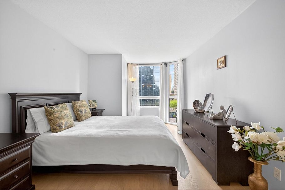 1005 811 Helmcken Street Vancouver, BC - 11
