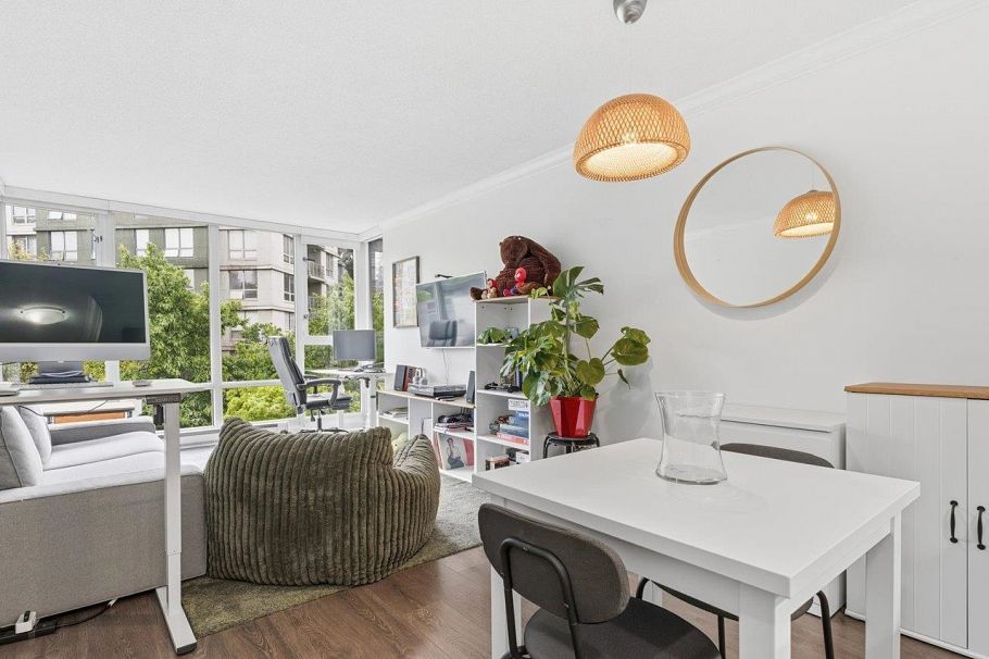 502 1033 Marinaside Crescent Vancouver, BC - 1