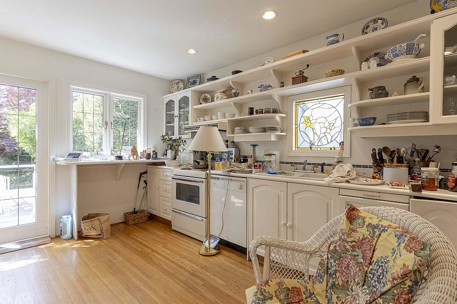 4518 W 12th Avenue Vancouver, BC - 9