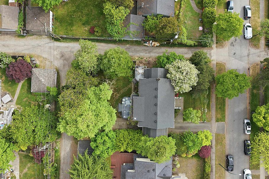 5662 Laburnum Street Vancouver, BC - 2