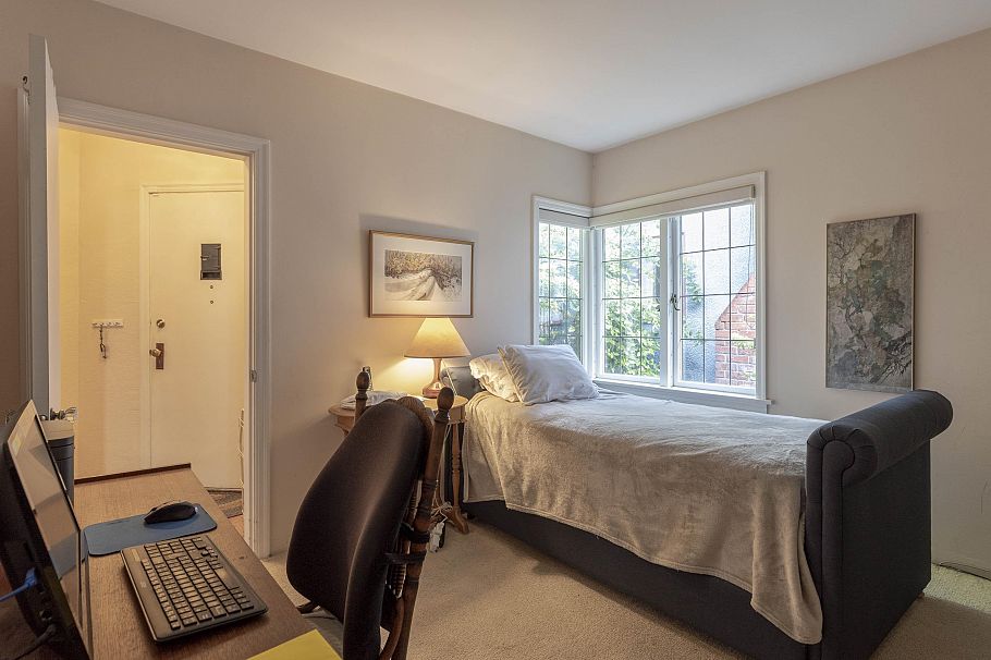 4518 W 12th Avenue Vancouver, BC - 11