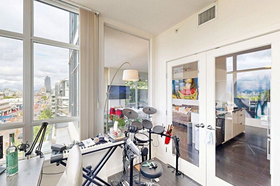 865 2080 W Broadway Vancouver, BC - 1