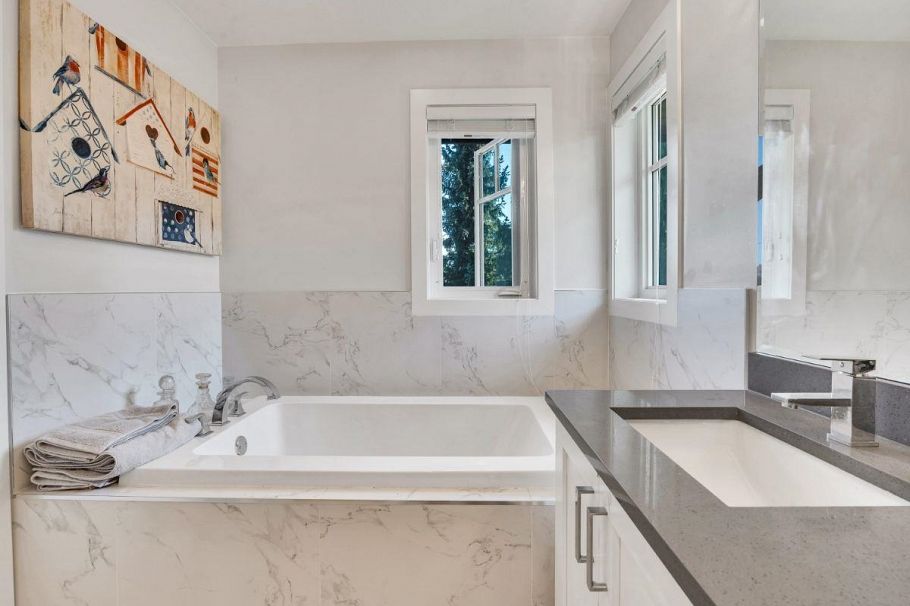 738 E 13th Street North Vancouver, BC - 15