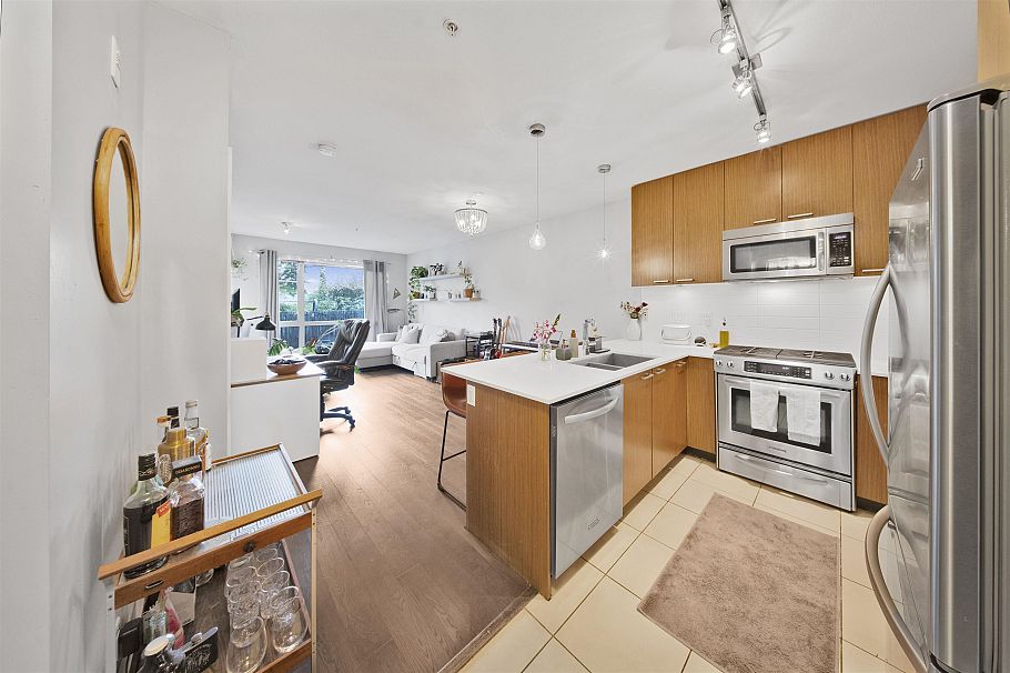 205 1330 Marine Drive North Vancouver, BC - 4