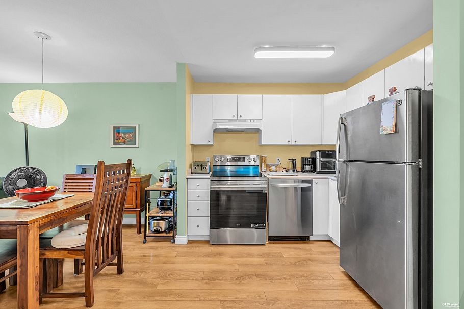 202 3624 Fraser Street Vancouver, BC - 4