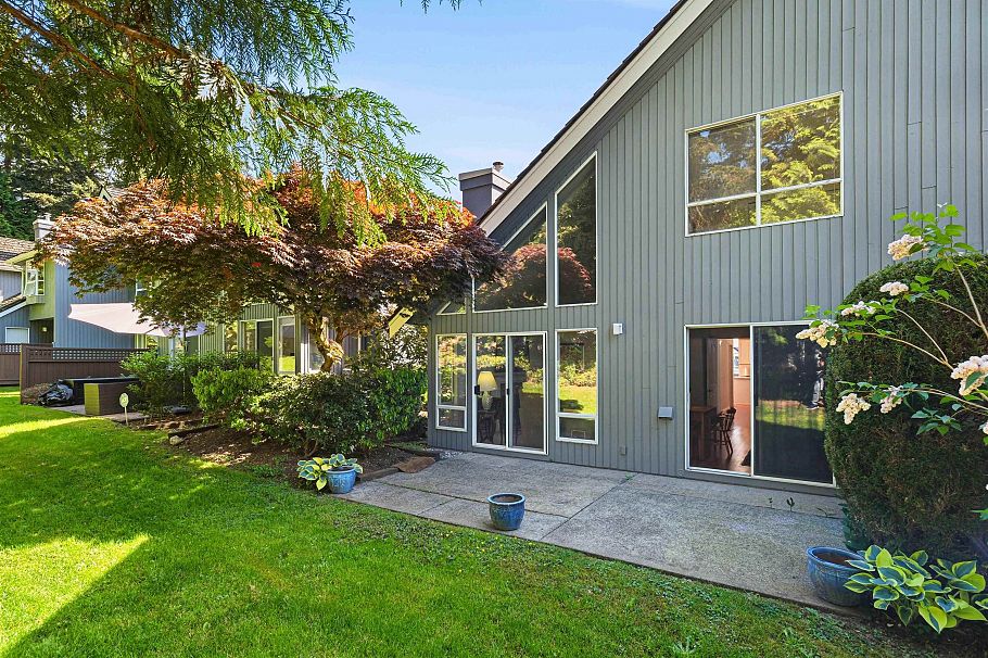 5 1925 Indian River Crescent North Vancouver, BC - 4