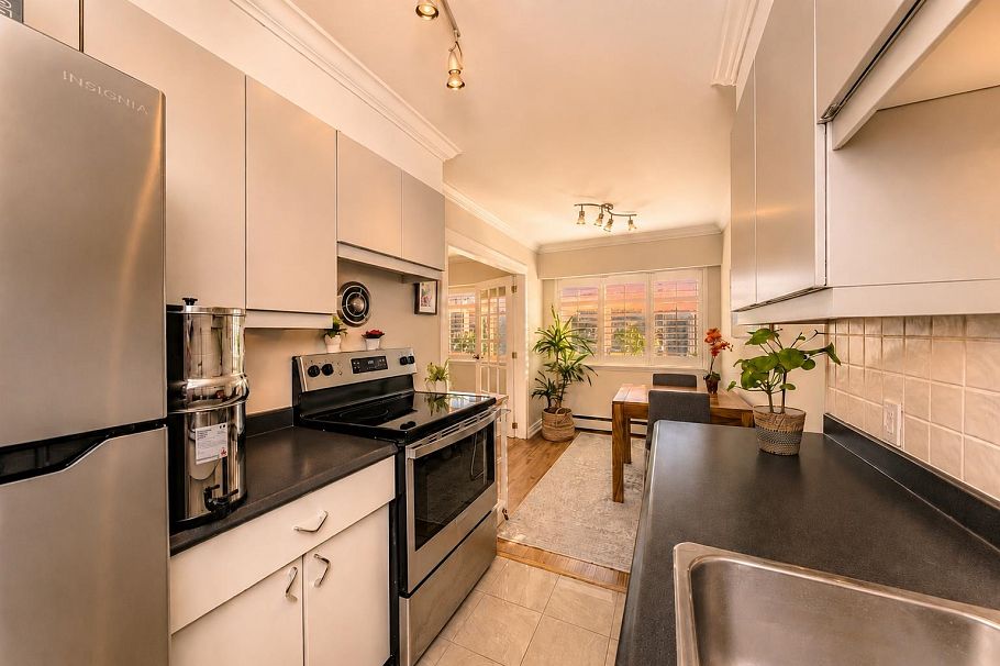 305 2430 Point Grey Road Vancouver, BC - 2
