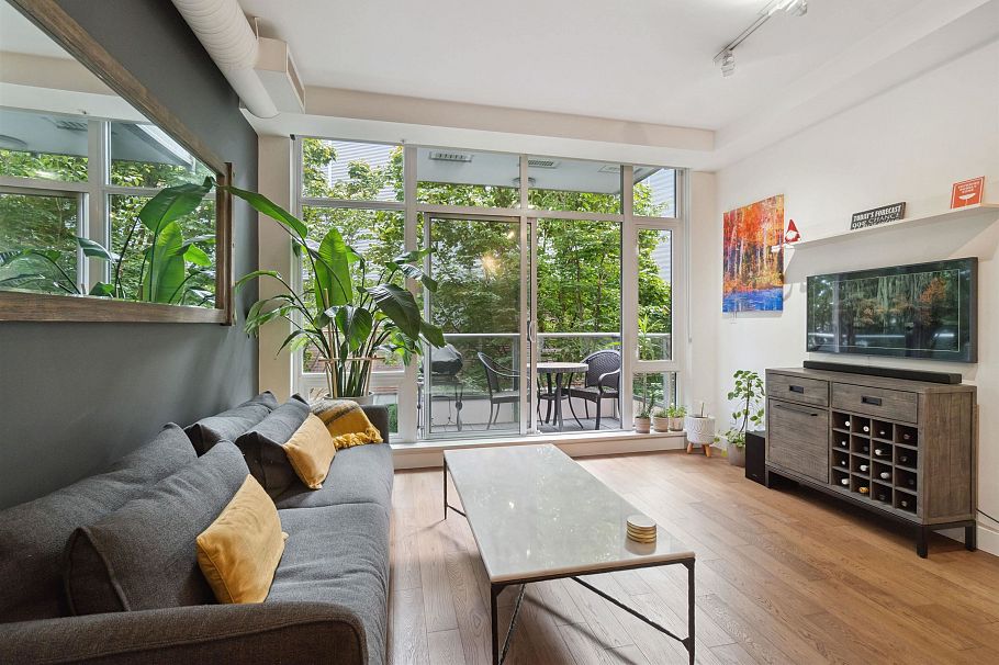 225 108 E 1st Avenue Vancouver, BC - 9